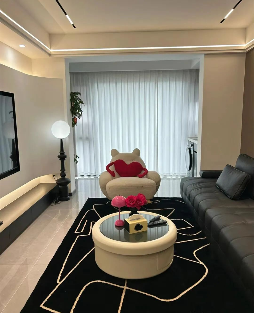 Nhà của người phụ nữ 51 tuổi khiến tôi "ghen tị không chịu nổi": Không rộng, không sang nhưng sống quá đỉnh!- Ảnh 3.