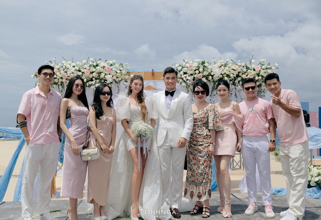 Vợ Tây của Bùi Tiến Dũng chuẩn nữ thần thảm đỏ, nhan sắc 'chặt đẹp' Doãn Hải My, Chu Thanh Huyền khi chung khung hình- Ảnh 5.