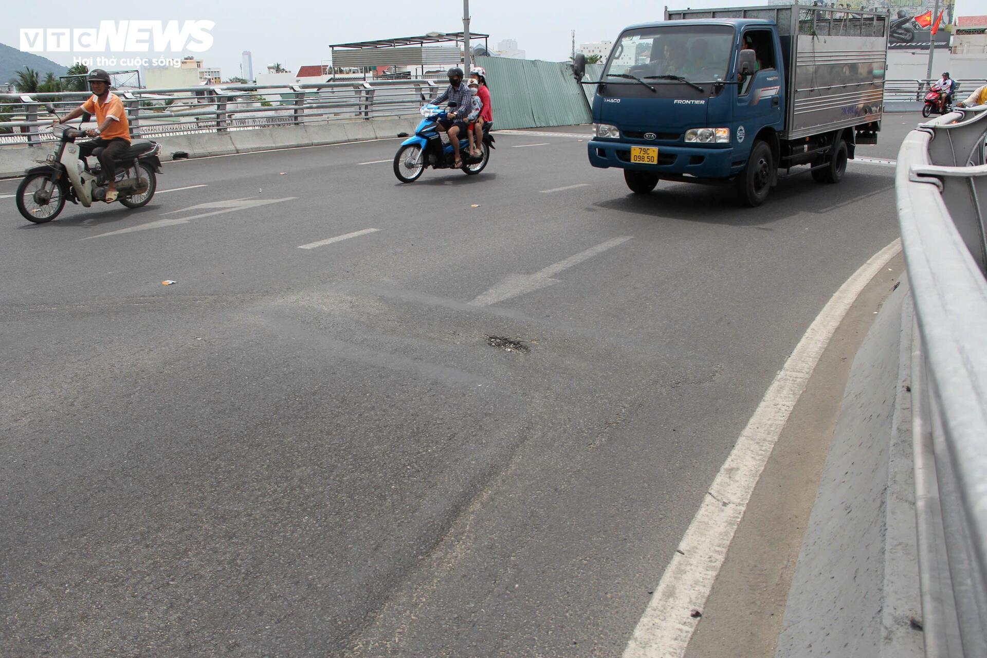 Kiểm tra vết sụt lún tại dự án nghìn tỷ của Tập đoàn Phúc Sơn ở Nha Trang- Ảnh 2.