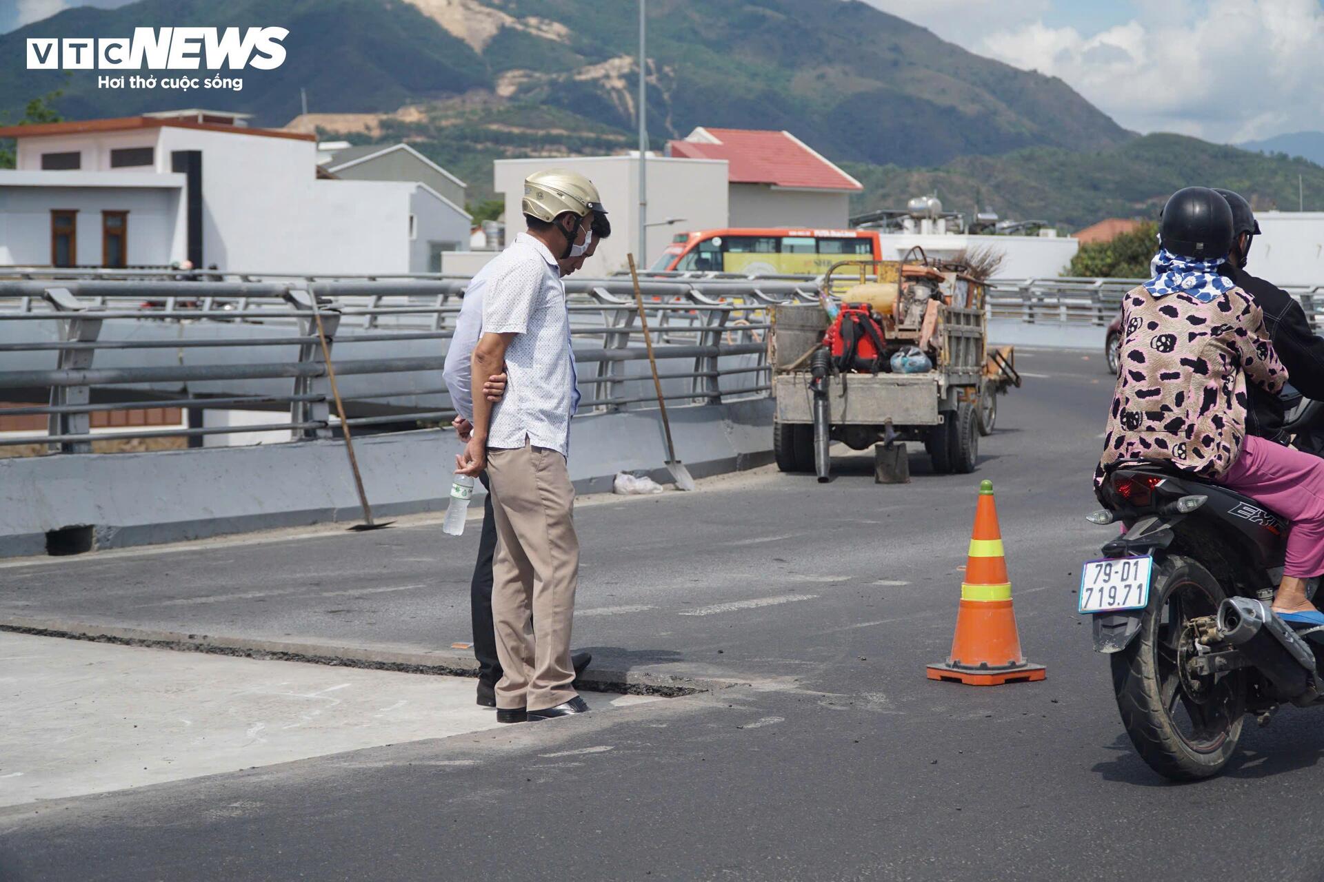 Kiểm tra vết sụt lún tại dự án nghìn tỷ của Tập đoàn Phúc Sơn ở Nha Trang- Ảnh 5.