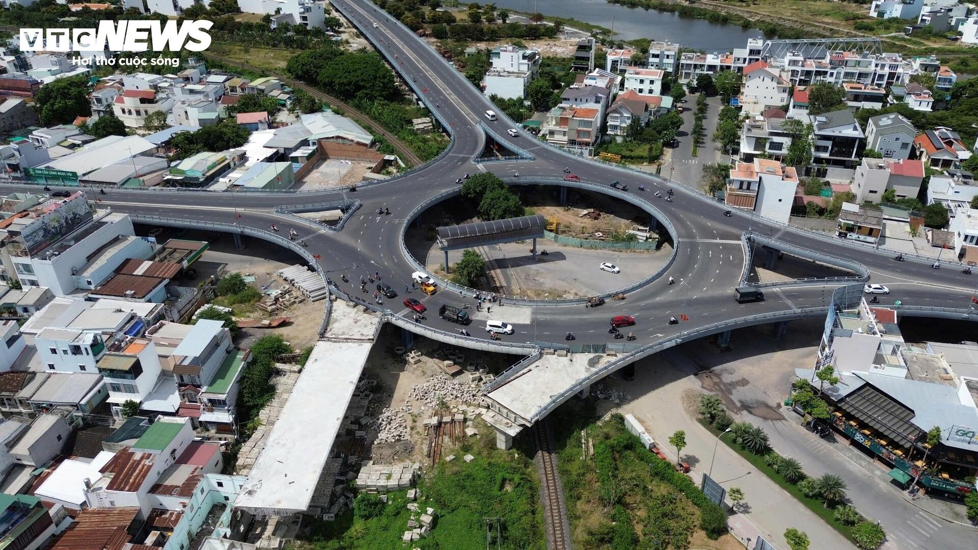 Kiểm tra vết sụt lún tại dự án nghìn tỷ của Tập đoàn Phúc Sơn ở Nha Trang- Ảnh 3.