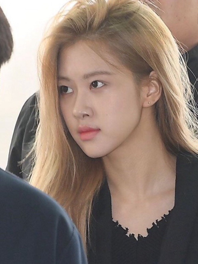 Ảnh mặt mộc gây sốc của BLACKPINK: Jisoo lão hóa, Lisa và Rosé kém sắc khó tin, Jennie thì sao?- Ảnh 14.