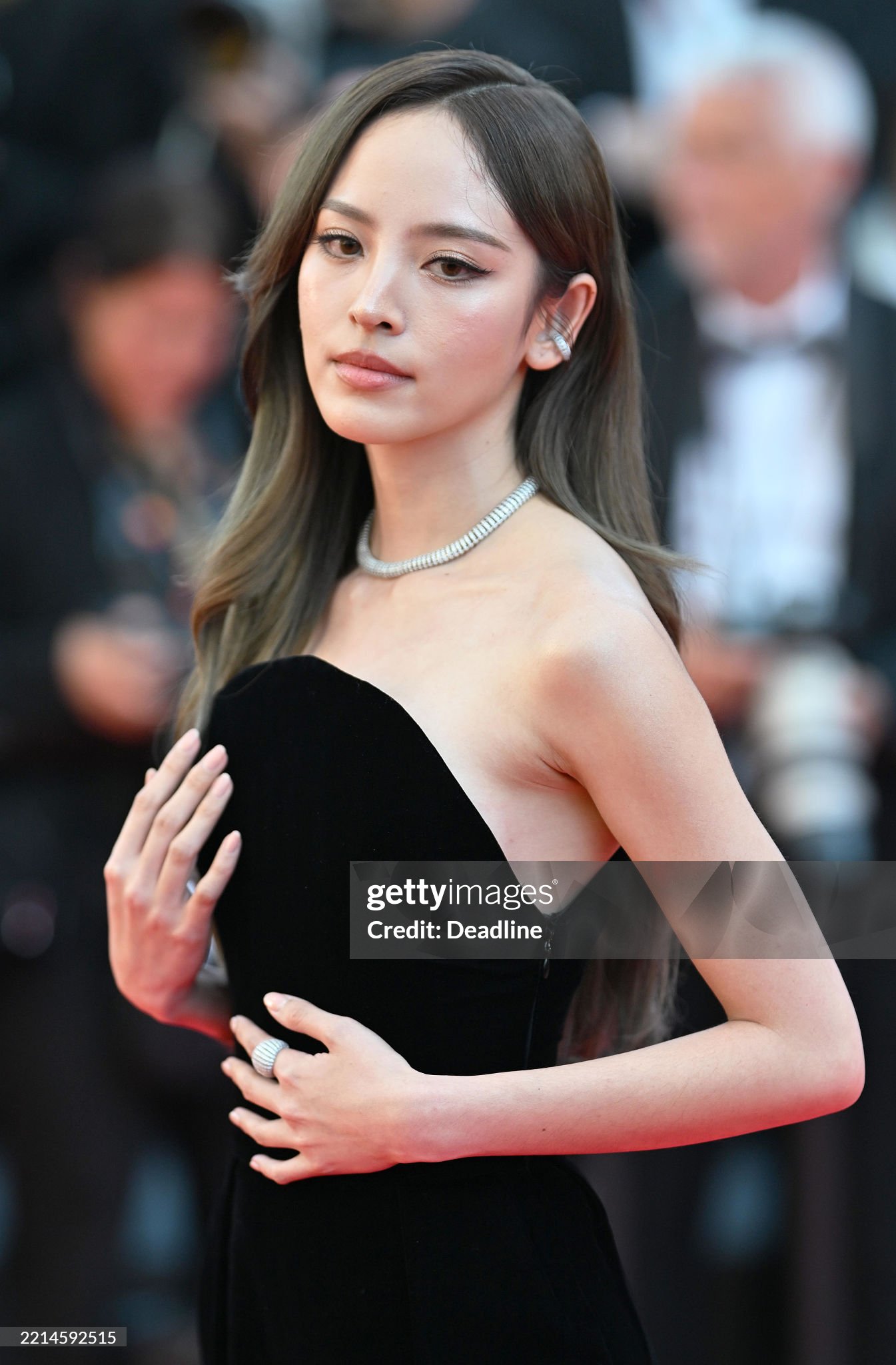 Thảm đỏ Cannes ngày 3: Chung Sở Hi đẹp phát sáng, cùng Chompoo Araya Thảm đỏ Cannes ngày 3: Chung Sở Hi đẹp phát sáng, cùng Chompoo Araya