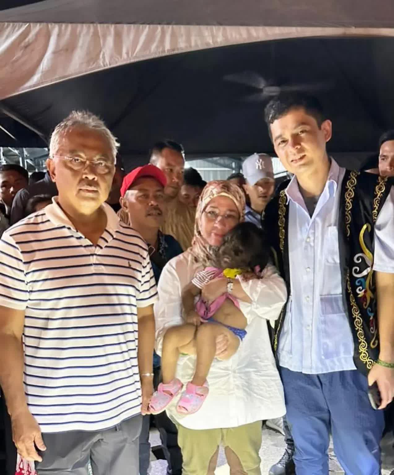 Vì sao bé gái "người sói" đầy lông lá này được gọi là "đứa trẻ đến từ thiên đường"?- Ảnh 2.