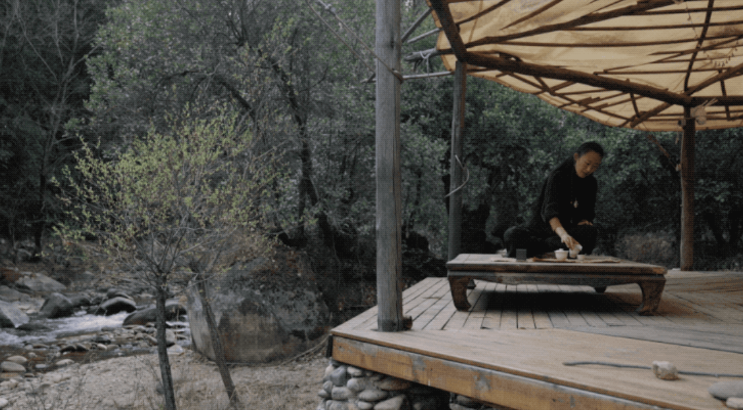 Cô gái 34 tuổi thuê 12.000m2 đất hoang để "sống chill", tự tay tạo nên "thiên đường" giữa thiên nhiên- Ảnh 1.