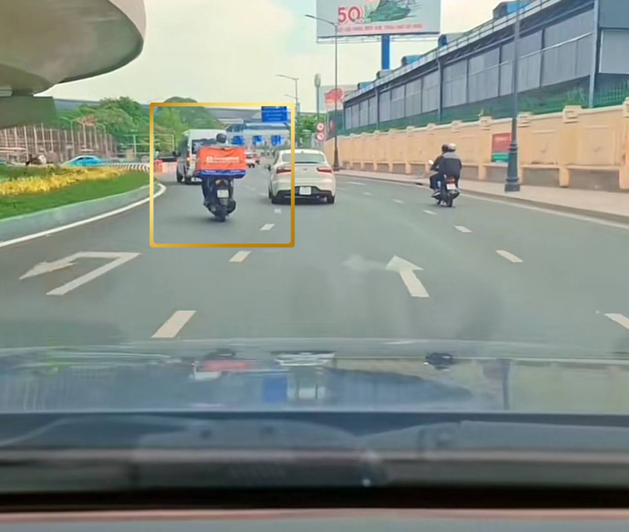 Không muốn trễ chuyến bay khi đến nhà ga T3, du khách thấy biển báo này phải "quẹo gấp"- Ảnh 9.