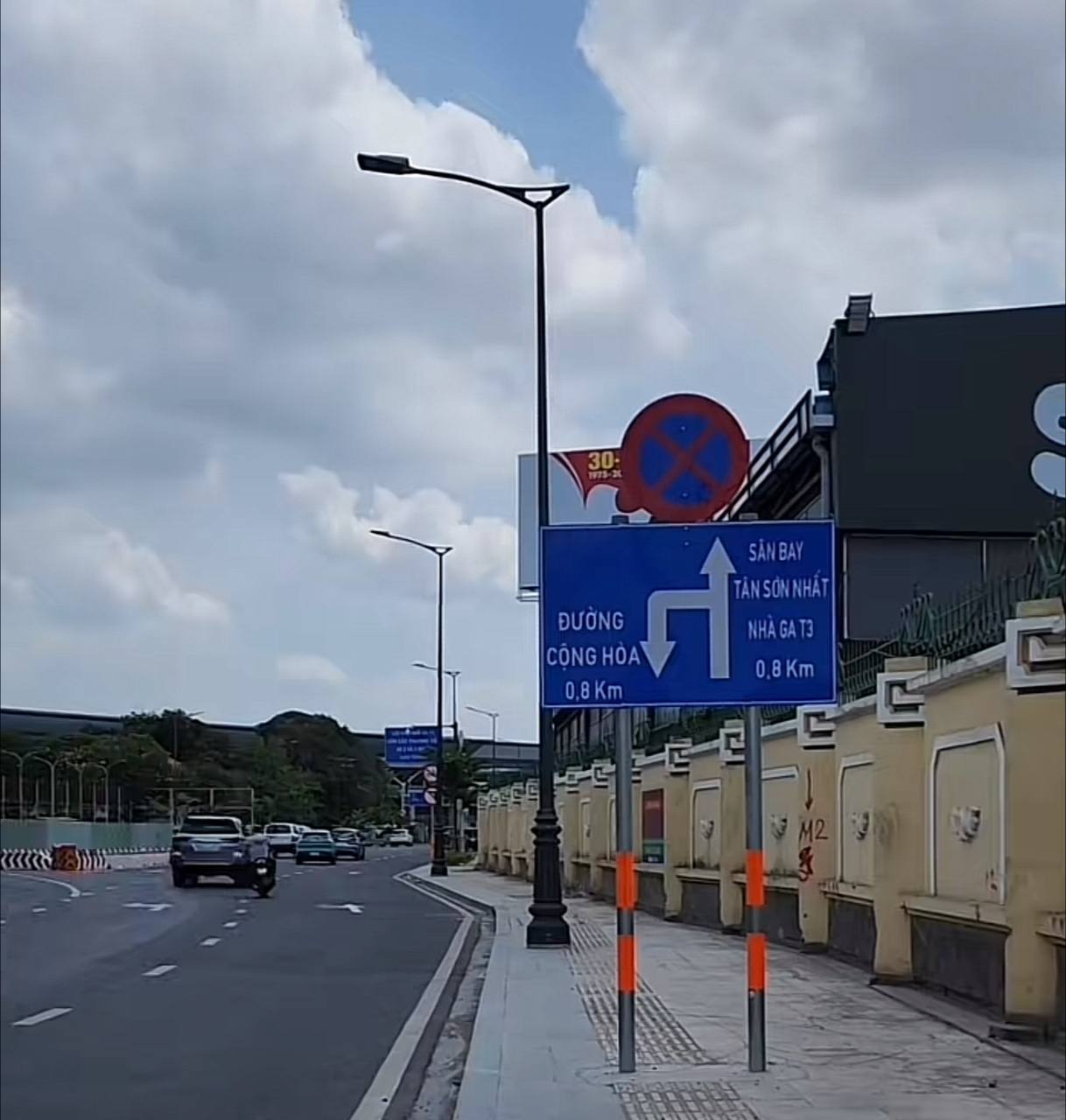 Không muốn trễ chuyến bay khi đến nhà ga T3, du khách thấy biển báo này phải "quẹo gấp"- Ảnh 6.