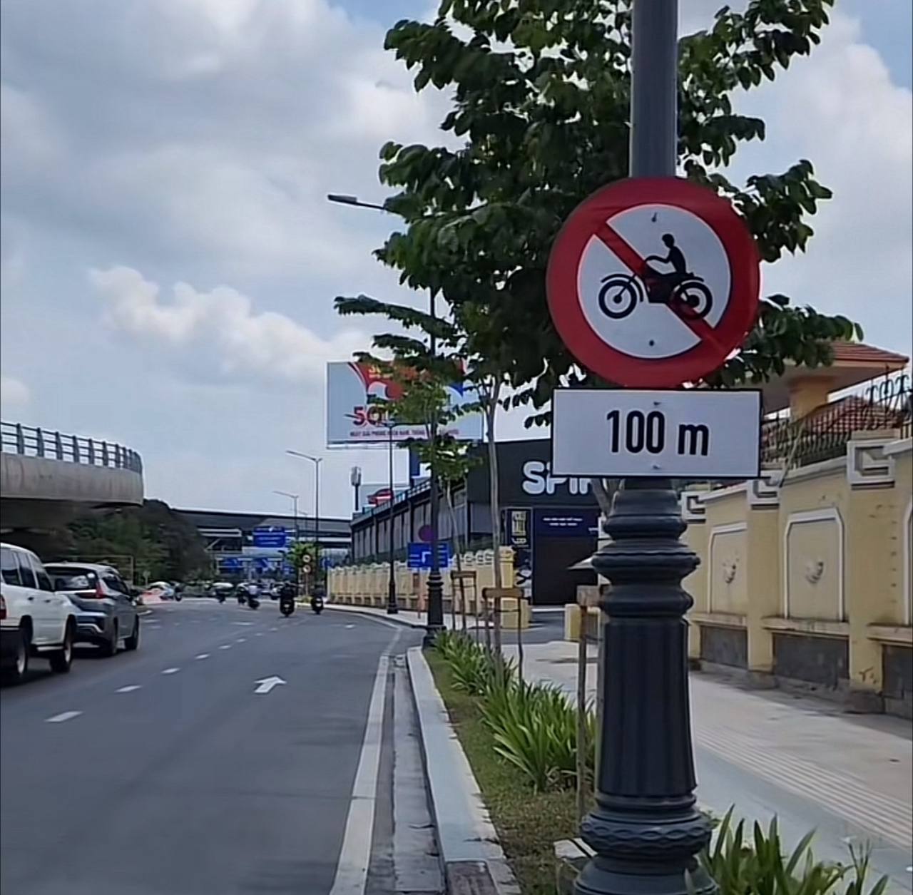 Không muốn trễ chuyến bay khi đến nhà ga T3, du khách thấy biển báo này phải "quẹo gấp"- Ảnh 5.