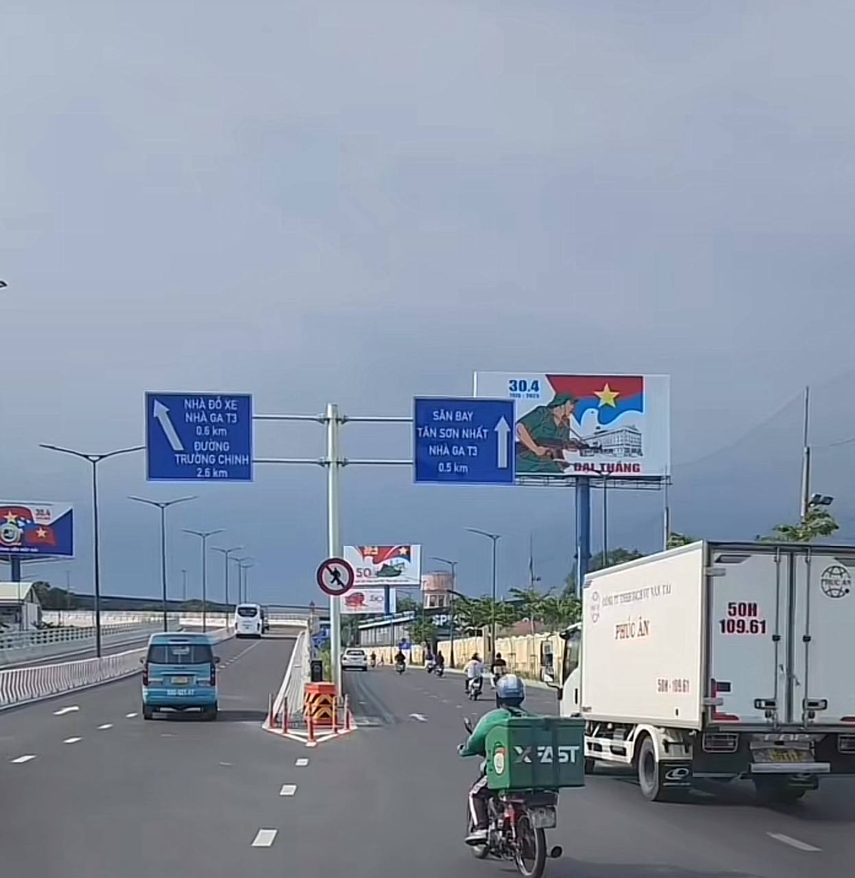 Không muốn trễ chuyến bay khi đến nhà ga T3, du khách thấy biển báo này phải "quẹo gấp"- Ảnh 7.