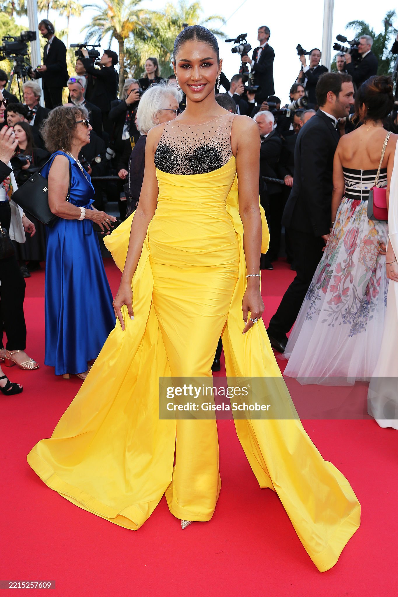 Thảm đỏ Cannes ngày 3: Chung Sở Hi đẹp phát sáng, cùng Chompoo Araya Thảm đỏ Cannes ngày 3: Chung Sở Hi đẹp phát sáng, cùng Chompoo Araya