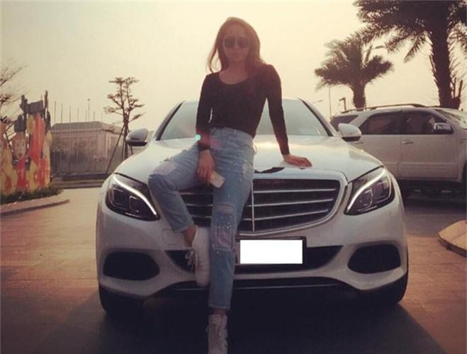 ‘Cá sấu chúa’ Quỳnh Nga tậu VinFast VF 3 dù đã có Mercedes C-Class, độ lại theo phong cách 'ngoan, xinh, yêu' khiến CĐM trầm trồ- Ảnh 9.