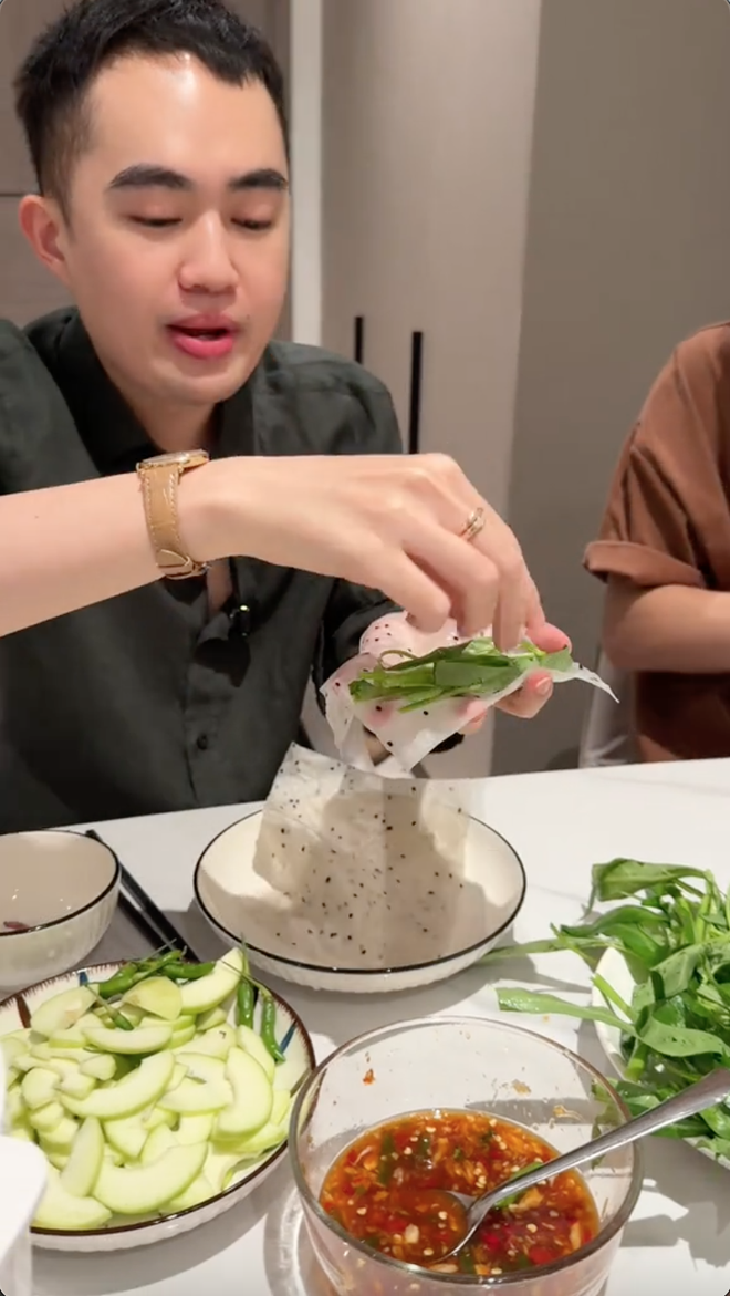 Kiểm chứng mực cuốn rau muống sống: Ăn là hiểu vì sao thành hot trend nhưng cực kỳ 