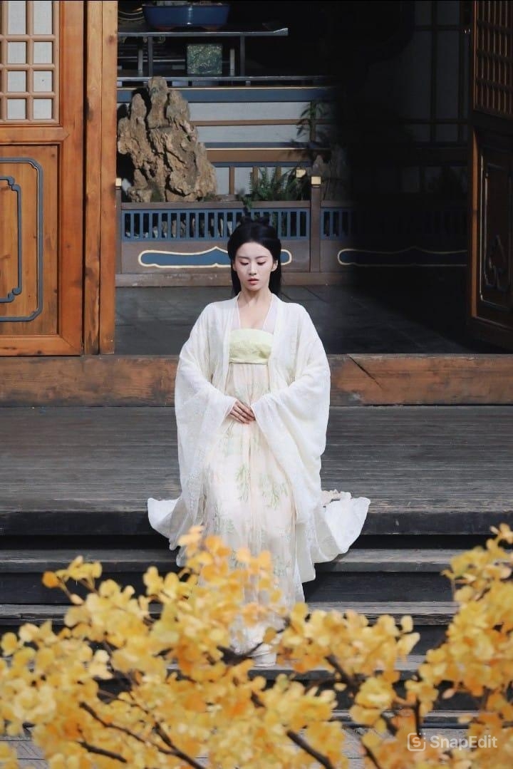 Tấm lưng trắng nõn của 