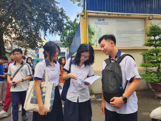 Khốc liệt cuộc đua trường chuyên tại TPHCM- Ảnh 1.