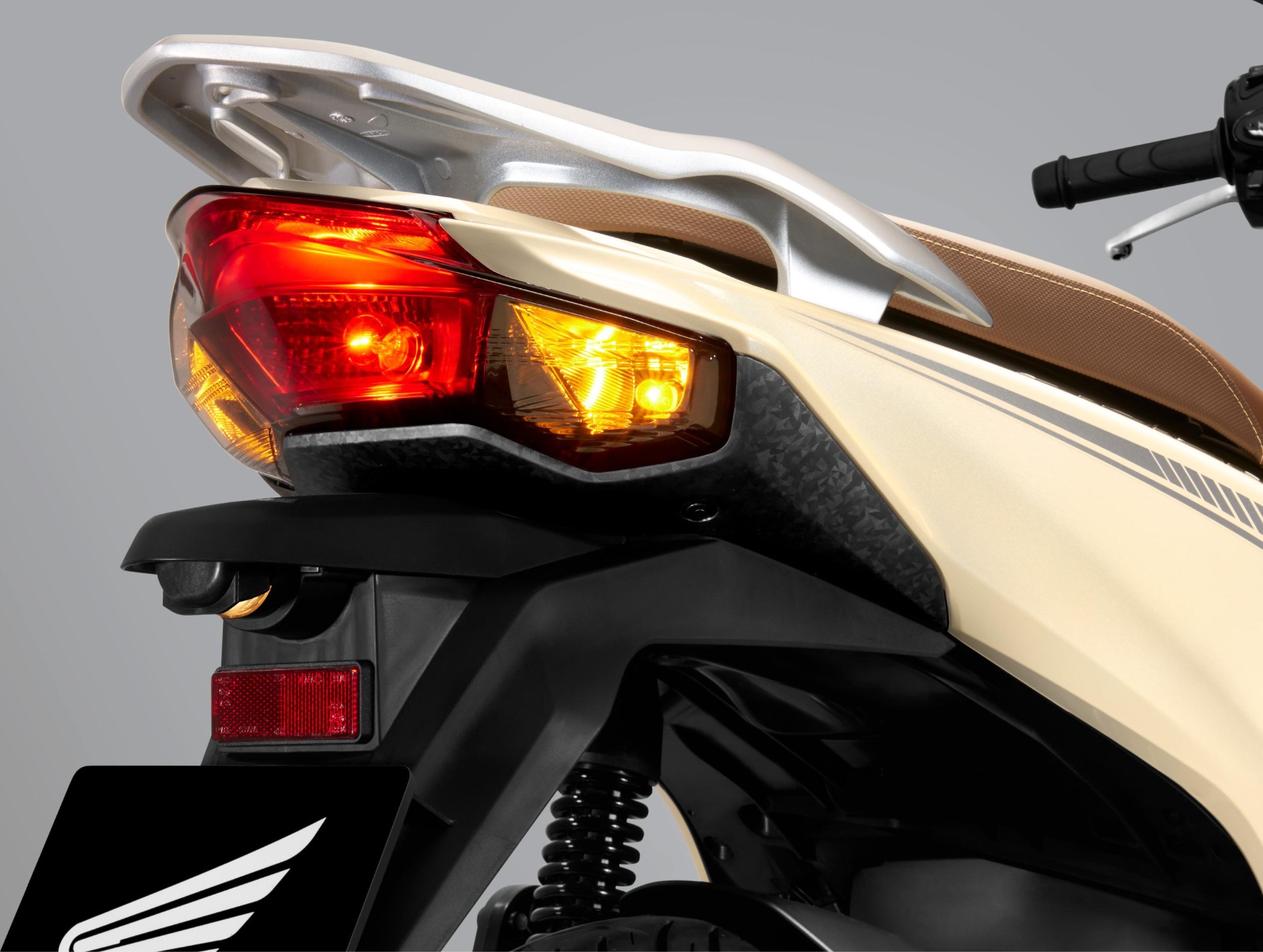 Xe tay ga Honda đang có giá quá tốt: Hai mẫu bền đẹp, tiết kiệm xăng được giảm giá mạnh- Ảnh 2. Xe tay ga Honda đang có giá quá tốt: Hai mẫu bền đẹp, tiết kiệm xăng được giảm giá mạnh- Ảnh 2.