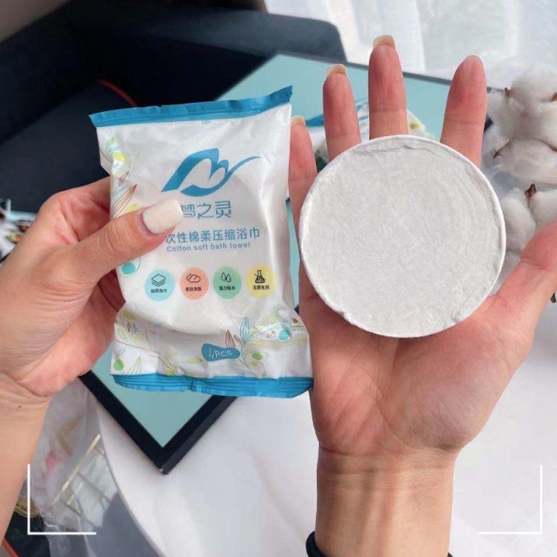 6 món phụ nữ trung niên thường mang khi đi du lịch nhưng hóa ra… thừa và cách thay thế gọn nhẹ, tiện lợi hơn- Ảnh 1.