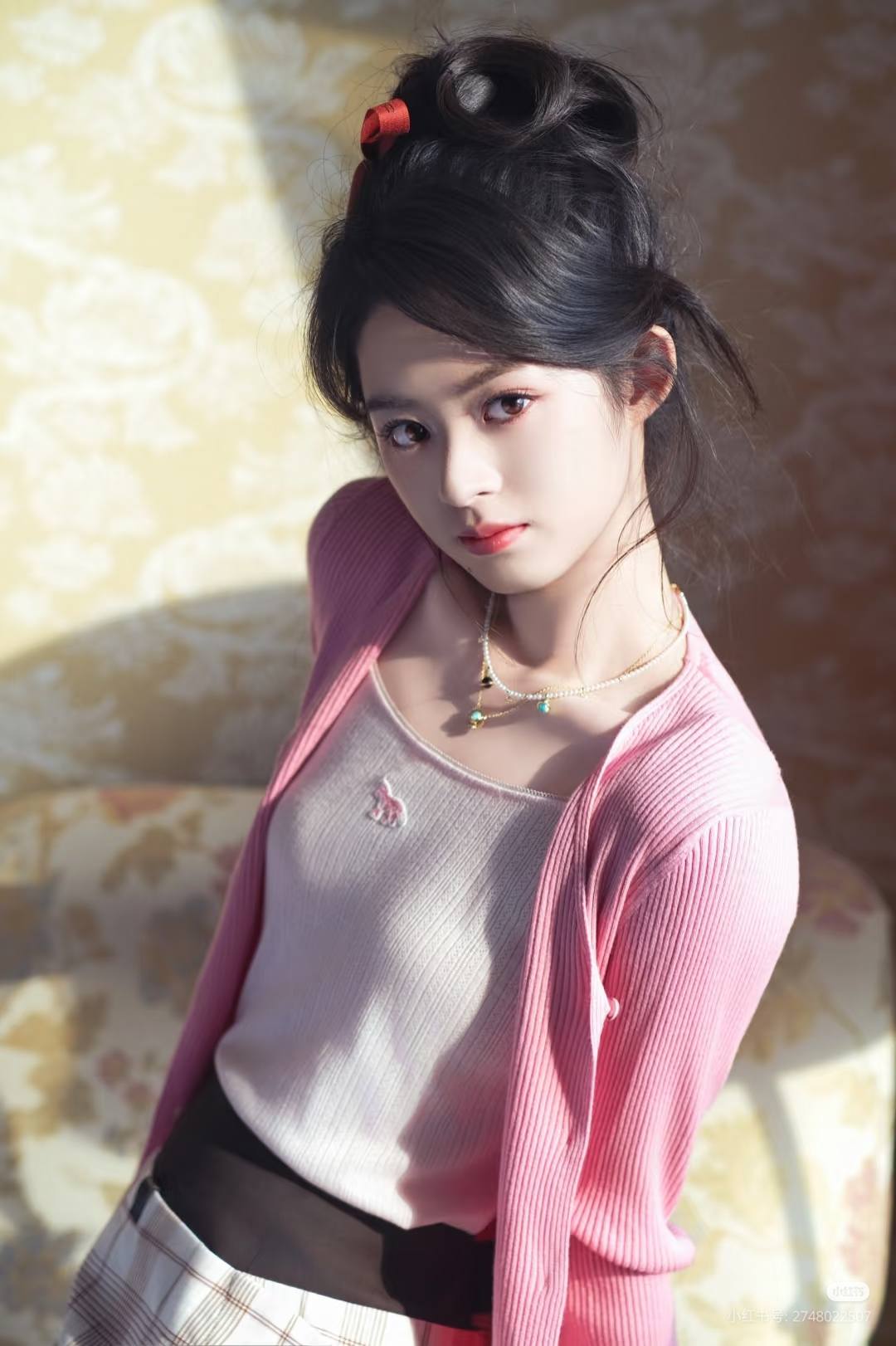 Chỉ vì 1 đôi hoa tai, mỹ nhân 17 tuổi bị lộ gia thế khủng, hóa ra là “công chúa hào môn” trong truyền thuyết- Ảnh 4. Chỉ vì 1 đôi hoa tai, mỹ nhân 17 tuổi bị lộ gia thế khủng, hóa ra là “công chúa hào môn” trong truyền thuyết- Ảnh 4.