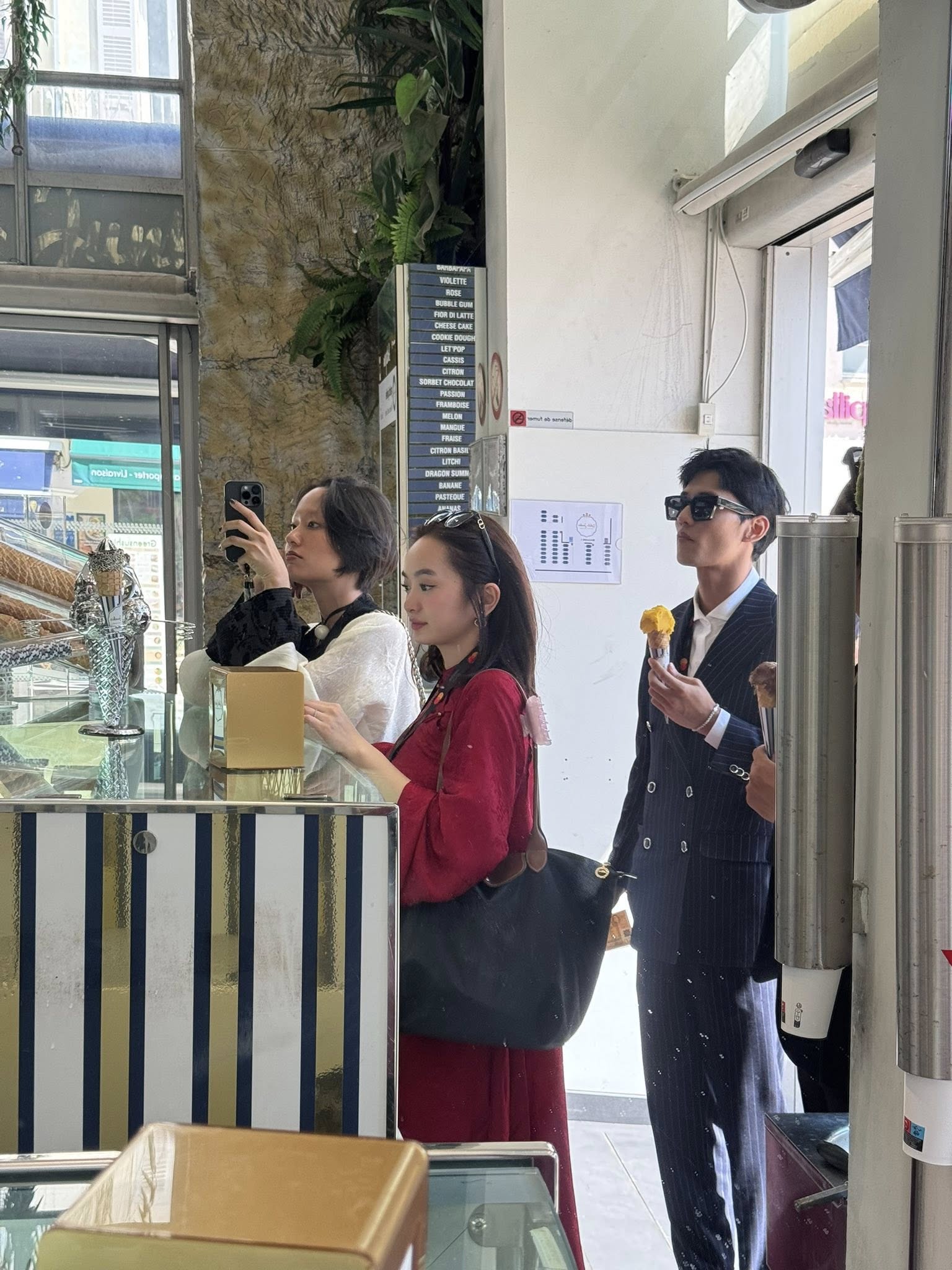 Kaity Nguyễn và dàn sao Việt bất ngờ đổ bộ Cannes- Ảnh 3.