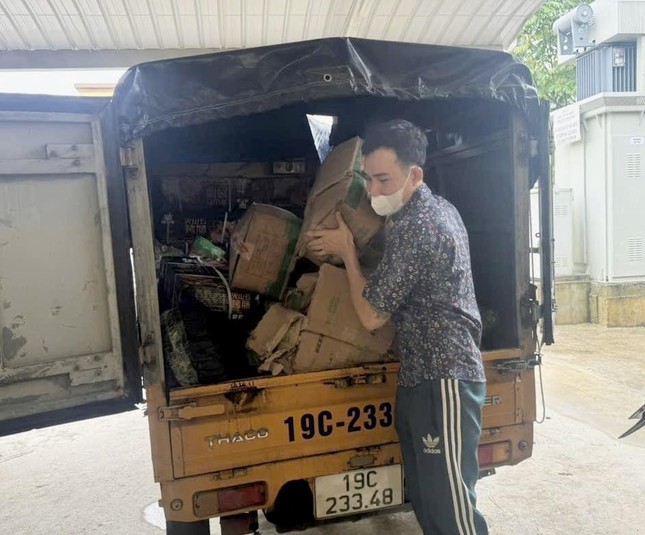 Công an Hà Giang phát hiện 29 tấn thực phẩm không rõ nguồn gốc chỉ trong một ngày- Ảnh 2.