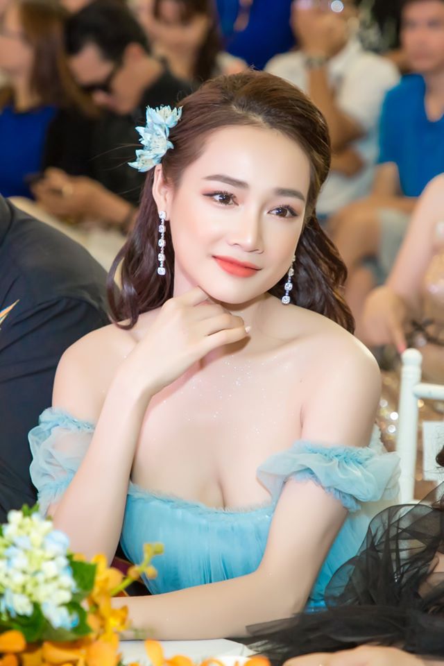 2 sao Việt này đều xuất thân khốn khó giờ là "phú bà" showbiz: Chuyện dạy con cũng tương đồng- Ảnh 1.