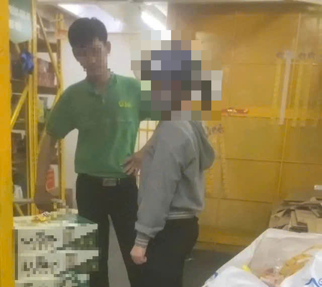 Cho thôi việc nữ hiệu trưởng lấy cắp đồ ở Bách hóa Xanh- Ảnh 1.
