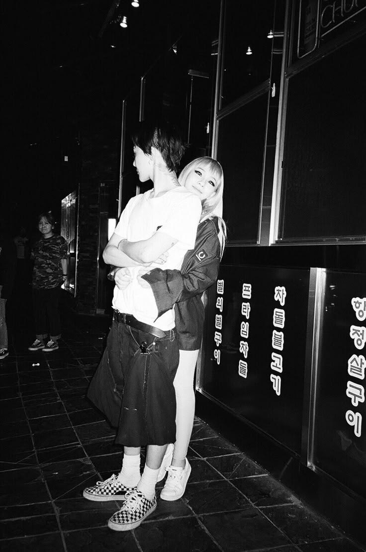 Người phụ nữ duy nhất bị đồn hẹn hò G-Dragon mà không ai tin, chứng kiến 2 thập kỷ càn quét của “ông hoàng Kpop