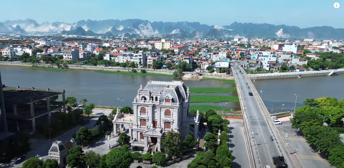 Lâu đài có 1-0-2 trên đất vàng ở Hà Nam: 4 phía đều là 
