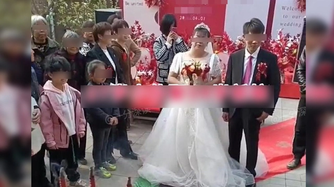 Chàng trai 27 tuổi cưới cô dâu 54 tuổi, ngỡ ngàng bố mẹ chú rể "vui như bắt được vàng"- Ảnh 1.