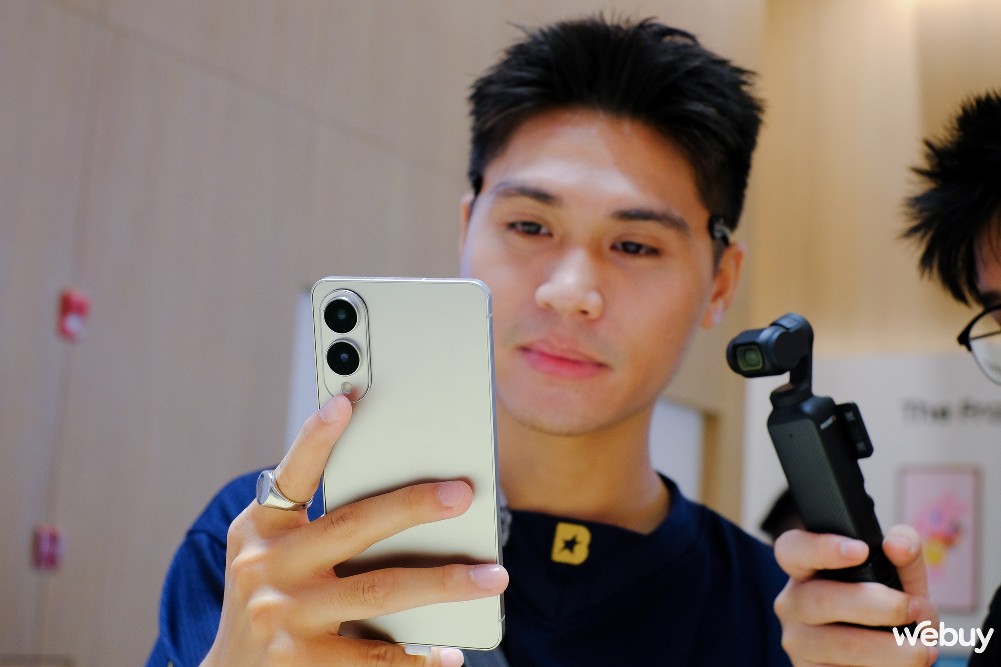Galaxy S25 Edge - Từ chiếc máy bí ẩn đến trải nghiệm thực tế: Đây là những gì reviewer công nghệ nói- Ảnh 4.