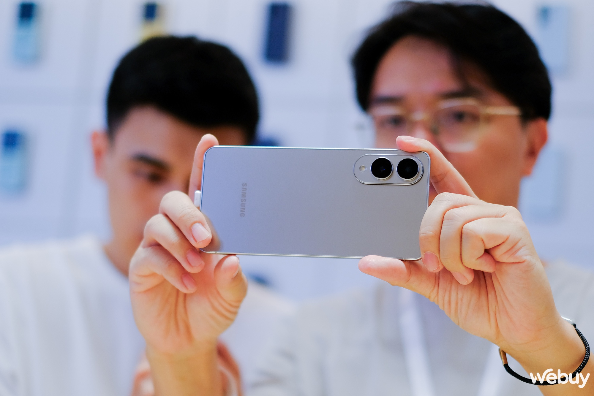 Galaxy S25 Edge - Từ chiếc máy bí ẩn đến trải nghiệm thực tế: Đây là những gì reviewer công nghệ nói- Ảnh 9.