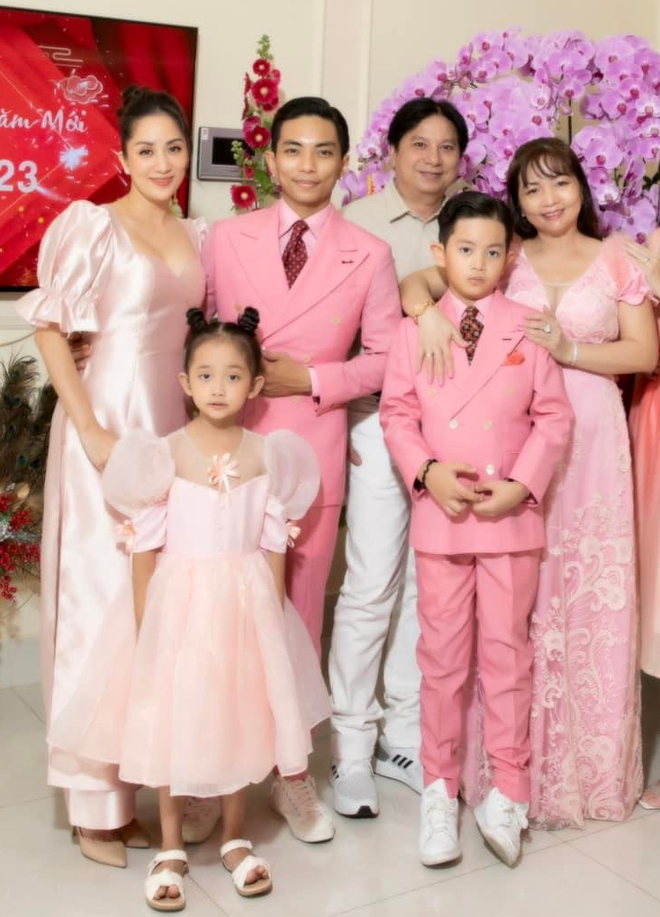 Mẹ chồng đại gia rạng rỡ 