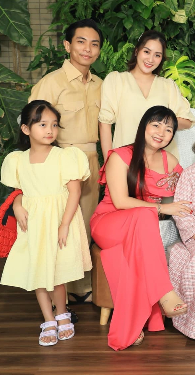 Mẹ chồng đại gia rạng rỡ 
