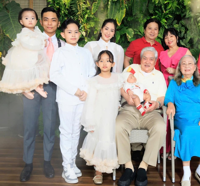 Mẹ chồng đại gia rạng rỡ 