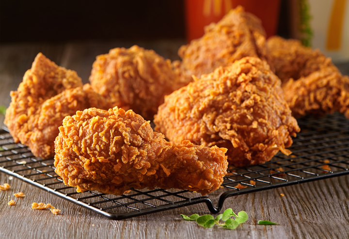 'Cuộc chiến' gà rán: Khi KFC, Jollibee, Lotteria, McDonald’s ra deal giành khách- Ảnh 1.