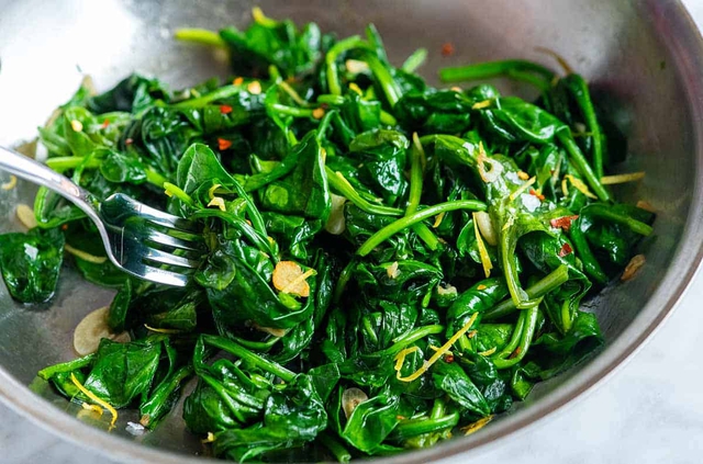 Việt Nam có loại rau nhiều sắt hơn thịt bò, chuyên gia Mỹ đánh giá bổ bậc nhất: Phòng ung thư, bảo vệ não- Ảnh 1. Việt Nam có loại rau nhiều sắt hơn thịt bò, chuyên gia Mỹ đánh giá bổ bậc nhất: Phòng ung thư, bảo vệ não- Ảnh 1.
