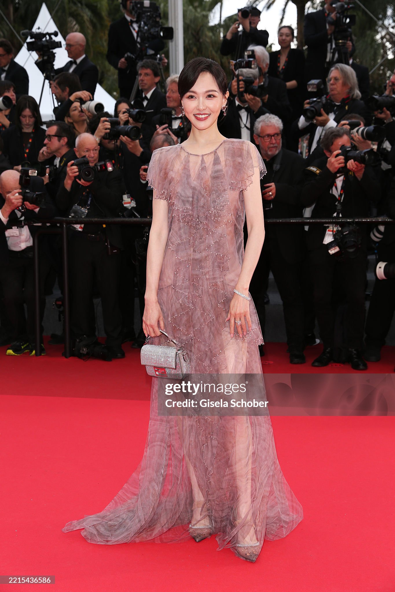 Thảm đỏ Cannes ngày 4: Angeline Jolie 