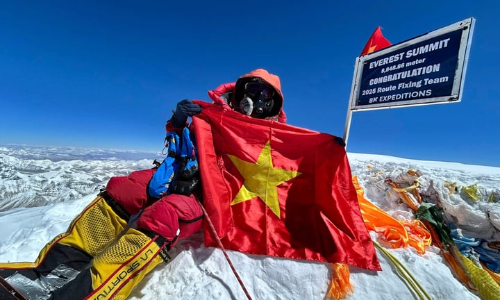 Nhà leo núi Việt Nam chinh phục Everest, 2 ngày sau chạm đỉnh top 4 thế giới- Ảnh 1.