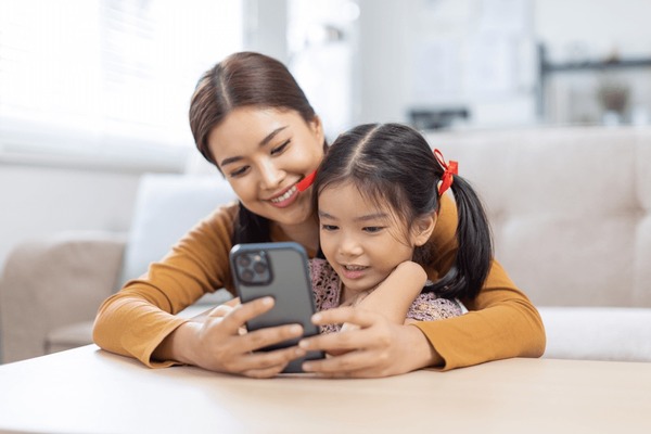 Một người mẹ nếu đủ khôn ngoan sẽ không đăng 5 điều này về con lên mạng xã hội, kẻo con chịu thiệt thòi lớn- Ảnh 1.