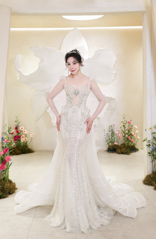 Hồ Quỳnh Hương đúng là cô dâu hạnh phúc, mặc váy cưới đính 10.000 viên pha lê nhưng đằng sau còn điều ý nghĩa hơn cả- Ảnh 10.