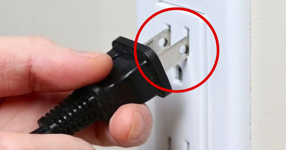Bí mật chiếc lỗ tròn trên phích cắm: Tưởng dư thừa, hoá ra 