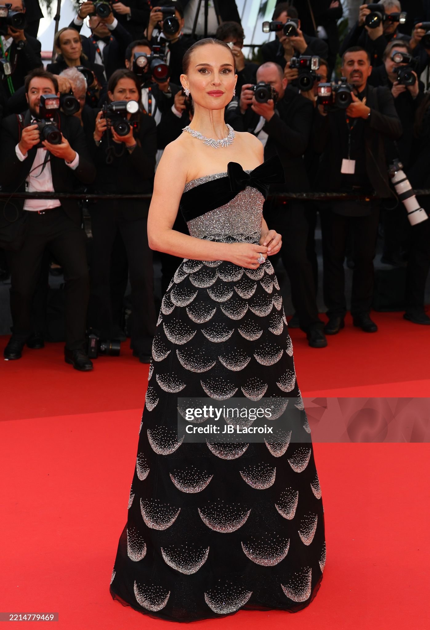 Thảm đỏ Cannes ngày 4: Angeline Jolie 