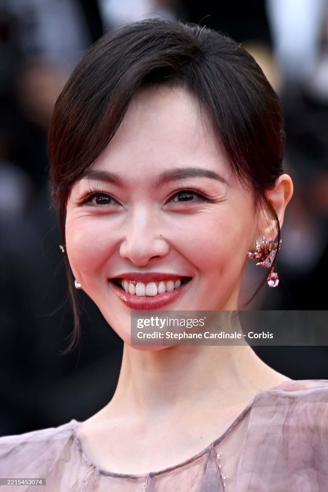 Thảm đỏ Cannes ngày 4: Angeline Jolie 
