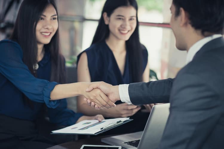 Mẹ 2 con đi xin việc bị từ chối, cô đáp lại bằng email dài 6 dòng mà nhà tuyển dụng ký luôn vị trí quản lý- Ảnh 2.