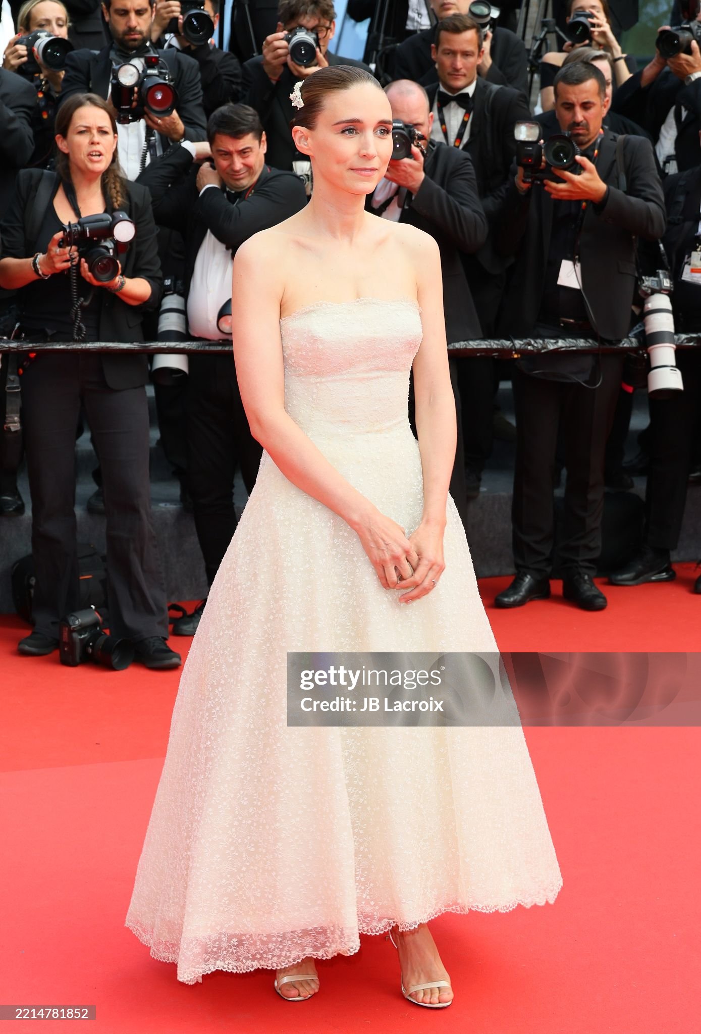 Thảm đỏ Cannes ngày 4: Angeline Jolie 