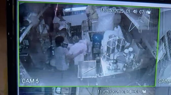 Xem camera an ninh, phát hiện "tội ác tày trời" của người con trai- Ảnh 1.