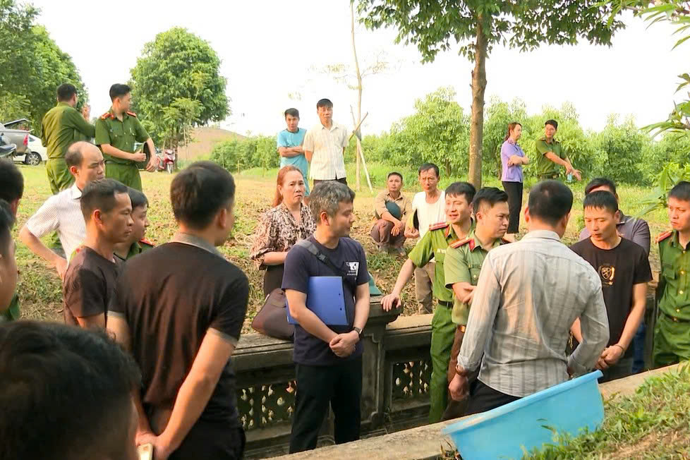 Hai người nước ngoài đào trộm lăng mộ vua Lê Túc Tông bị khởi tố- Ảnh 2.