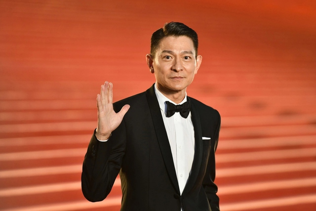 51 tuổi mới có con, nam diễn viên giờ nuôi con thành "ái nữ đắt giá nhất showbiz", soi số tiền học thêm mà toát mồ hôi- Ảnh 1.