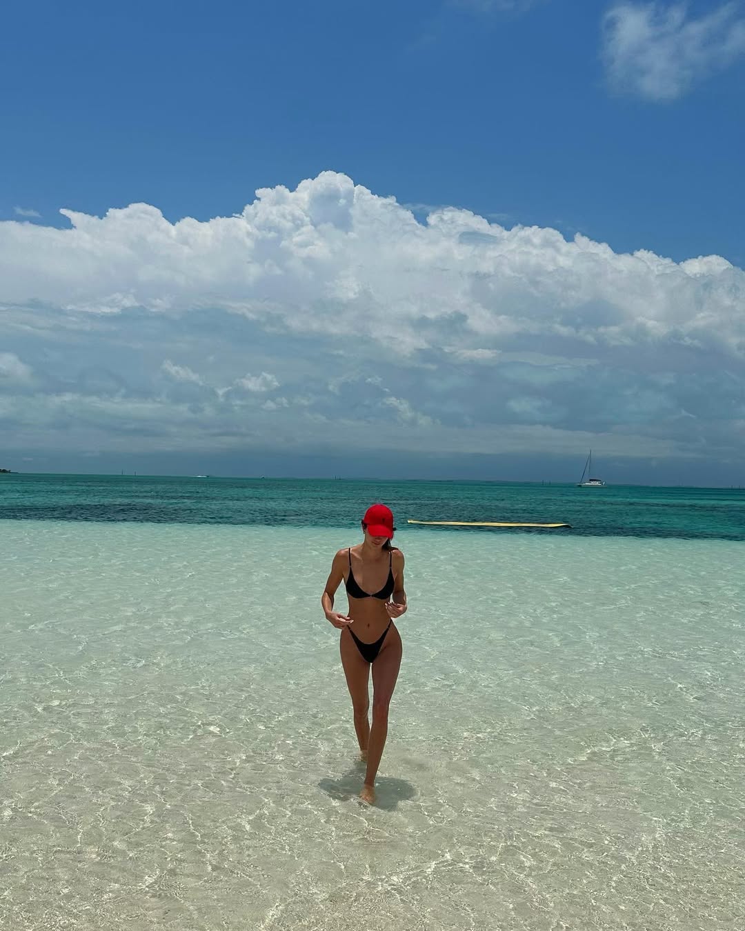 “Chiến thần bikini” Kendall Jenner bổ sung sách mẫu mặc sao cho hot, đảm bảo nóng hơn cả mùa hè!- Ảnh 6.