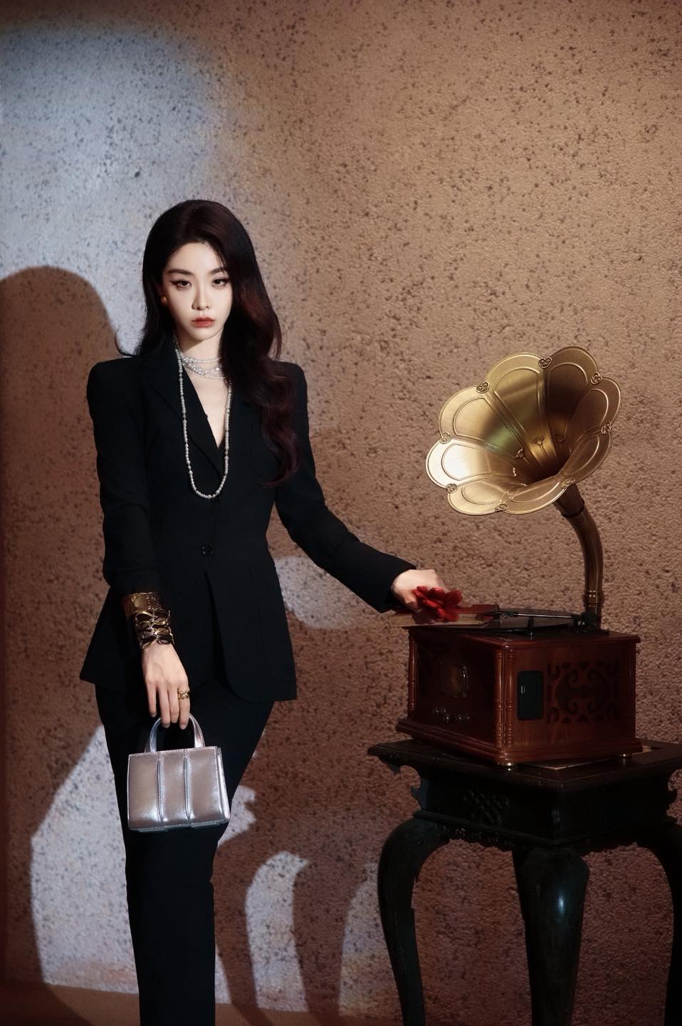Mỹ nữ lấn lướt Lưu Diệc Phi đẹp bất chấp cam thường tại tiệc Vogue, nhưng vẫn phải dè chừng 1 người- Ảnh 18.