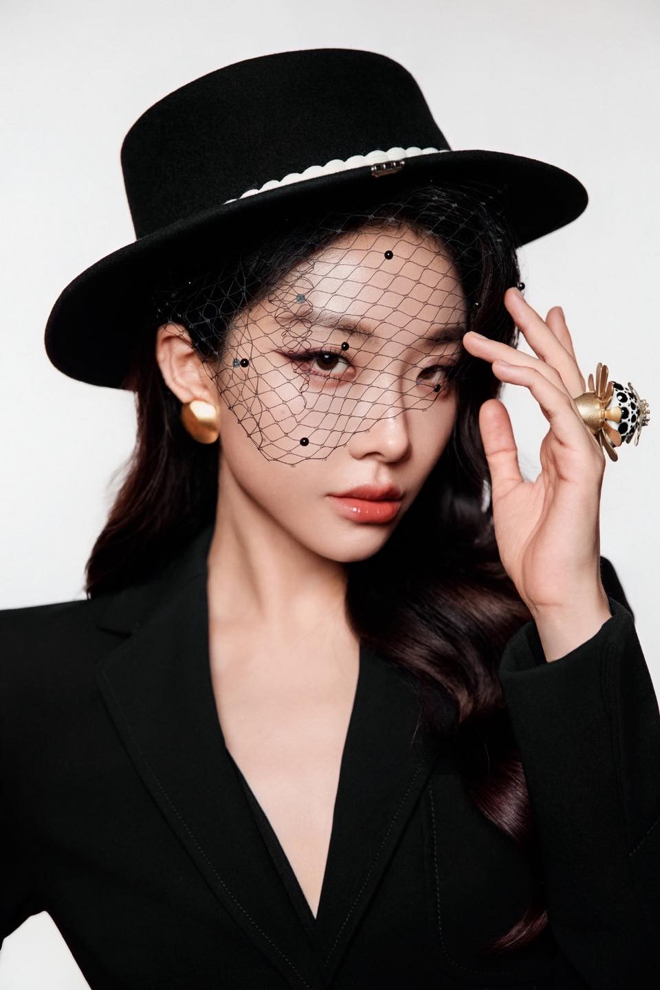 Mỹ nữ lấn lướt Lưu Diệc Phi đẹp bất chấp cam thường tại tiệc Vogue, nhưng vẫn phải dè chừng 1 người- Ảnh 16.